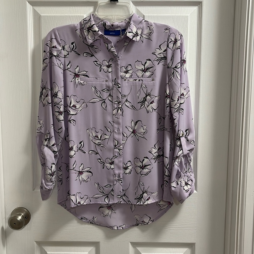 Apt.9 , petite, extra small blouse, light purple with floral flowers on it